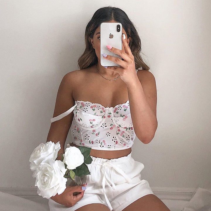 Top de tirantes con bordado floral y aros
