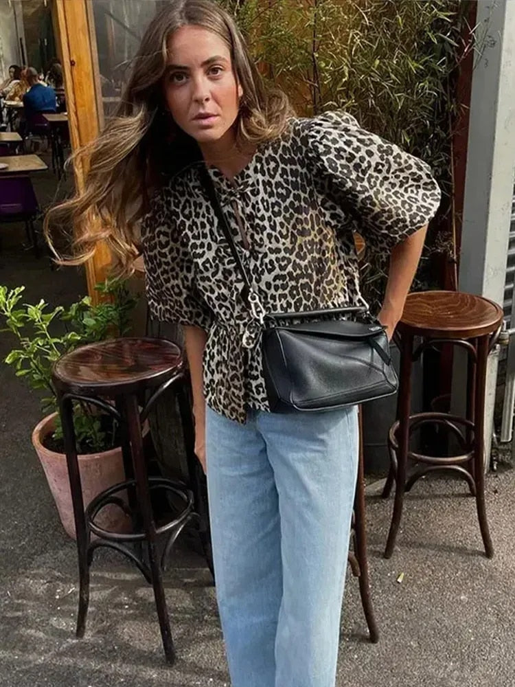 Top Chic de Primavera con Leopardo